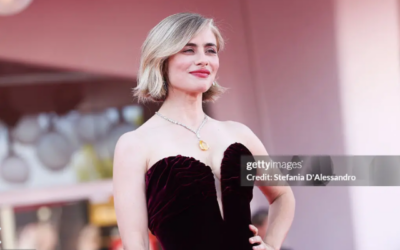 Greta Scarano arriva a Venezia: il gioiello Cartier illumina il debutto al Lido della madrina del Festival del cinema